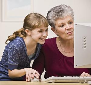 Sogar die Großmutter und ihre Enkelin können ein Termin ausmachen.